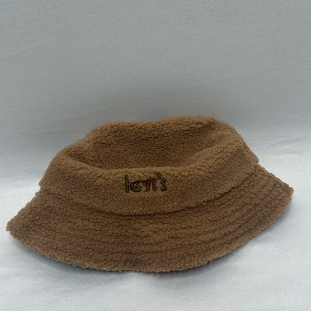 Levi’s furry bucket hat